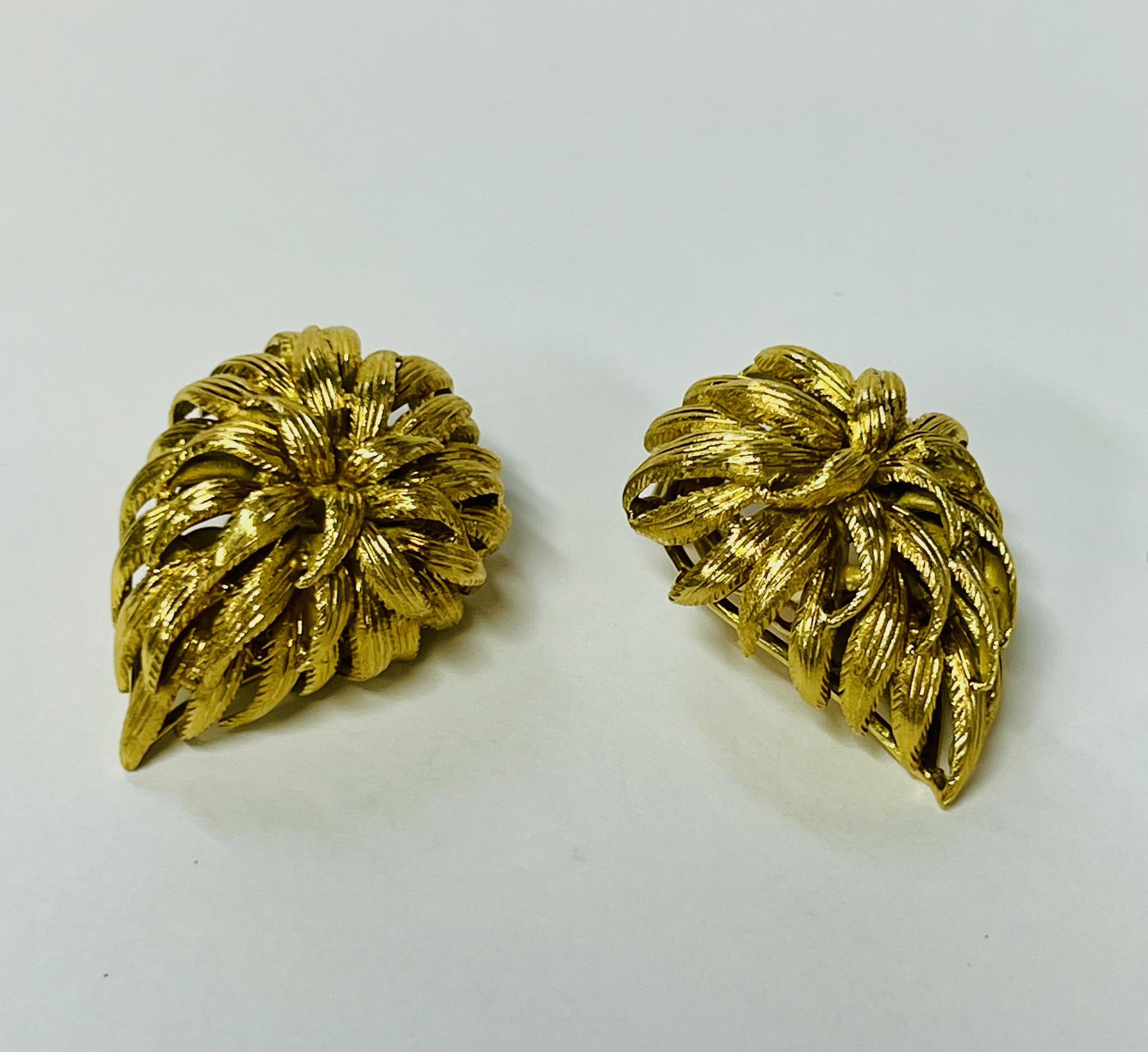 Gelbgold-Blatt-Cluster-Ohrringe mit Clip im Zustand „Gut“ in Palm Desert, CA