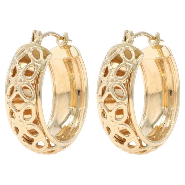 Yellow Gold Leaf Garland Hoop Earrings - 14k Pierced in vendita