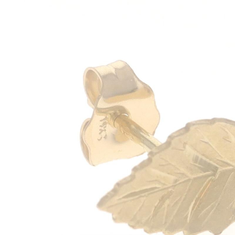 Orecchini con perno a foglia in oro giallo 14k Foliage in vendita 1