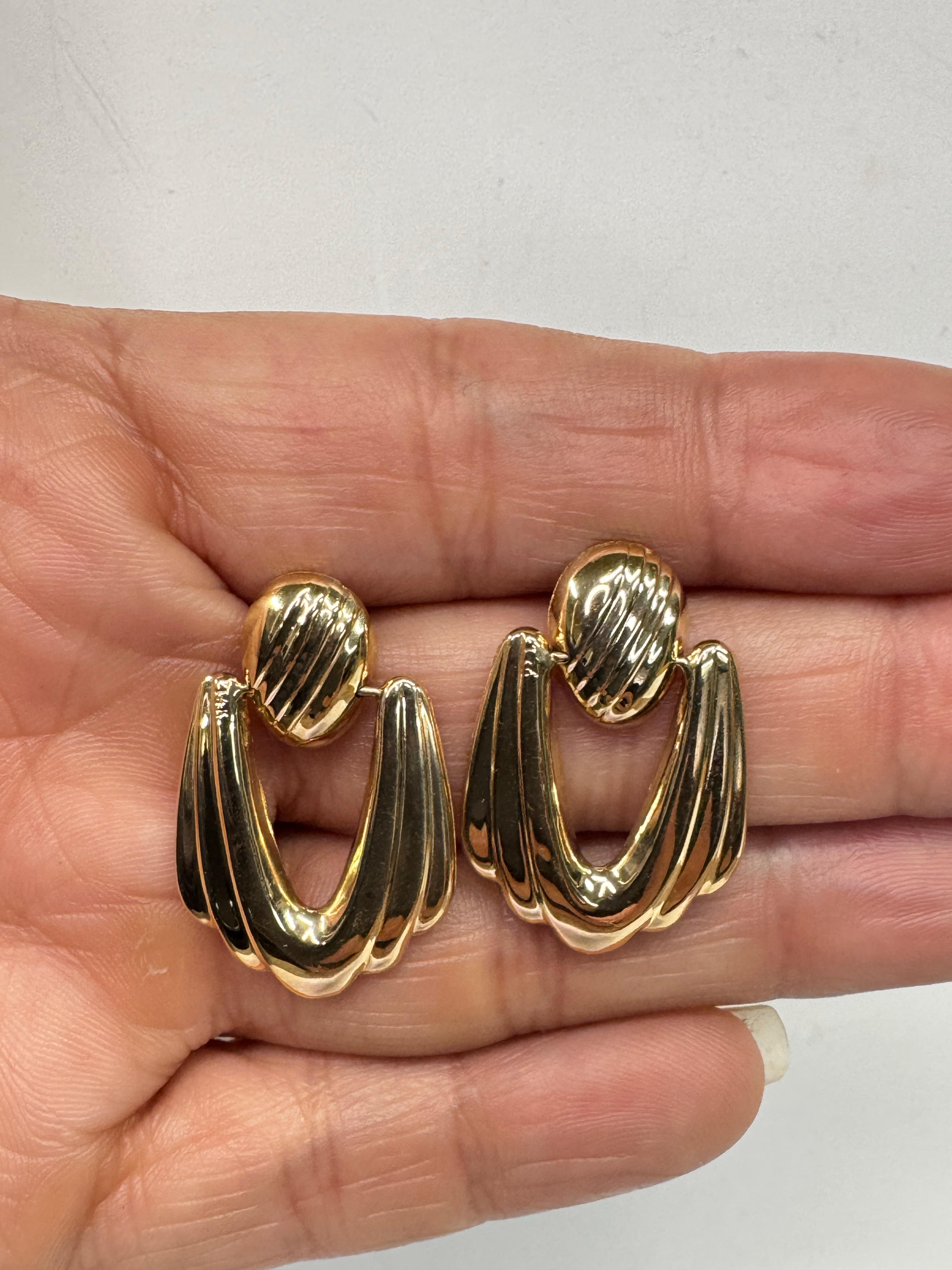 Women's Yellow Gold Lightweight Scalloped Earrings For Sale