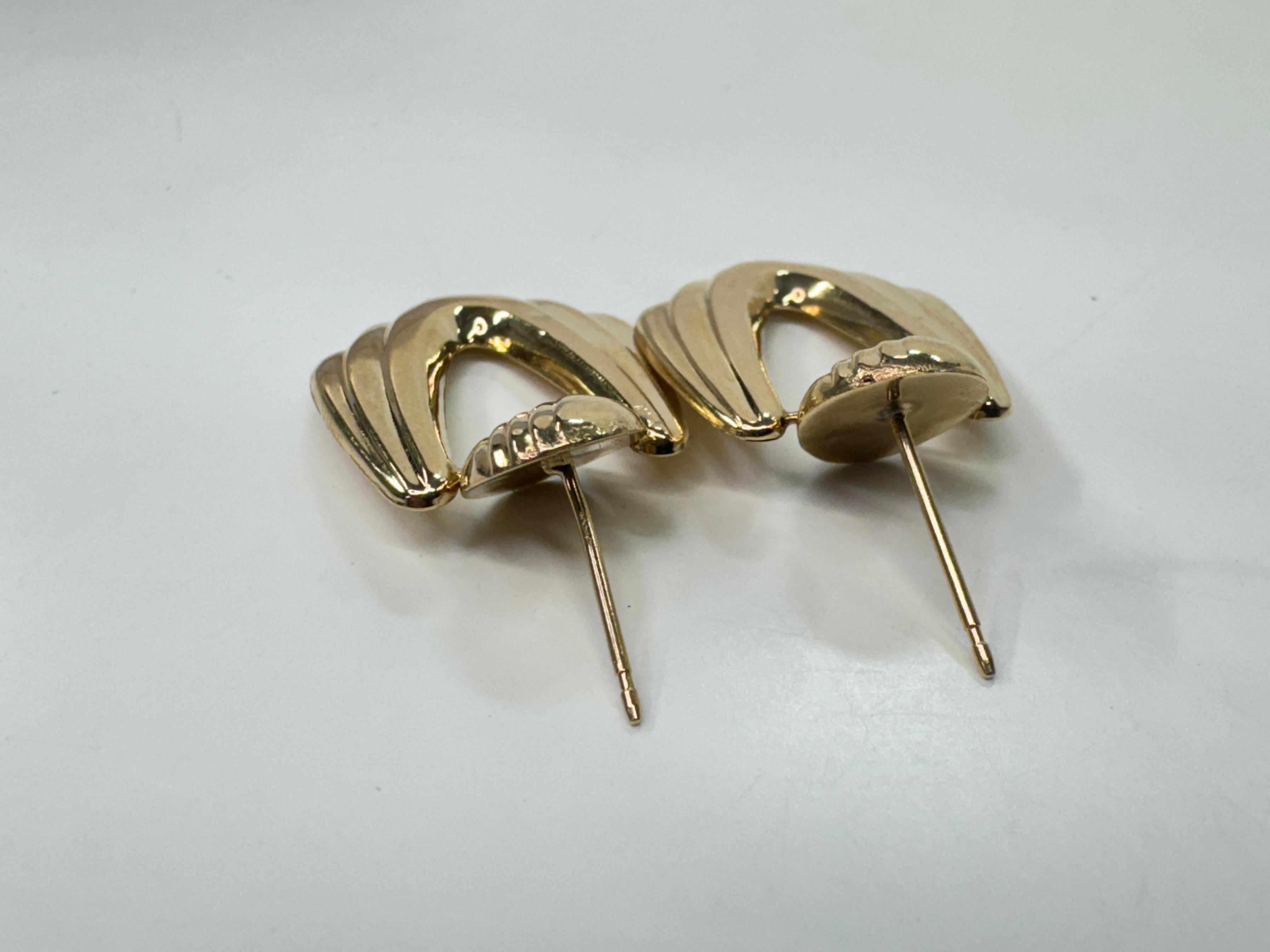 Yellow Gold Lightweight Scalloped Earrings For Sale 2