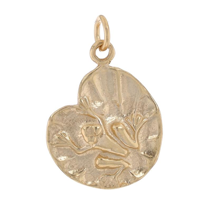 Metal Content: 14k Yellow Gold

Theme: Lily Pad Frog, Amphibian

Measurements

Tall (from stationary bail): 13/16