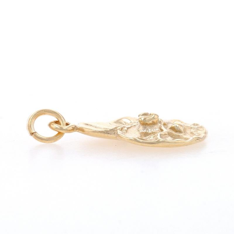 Yellow Gold Lily Pad Frog Charm - 14k Amphibian Prince Charming Pendant In Excellent Condition In Greensboro, NC