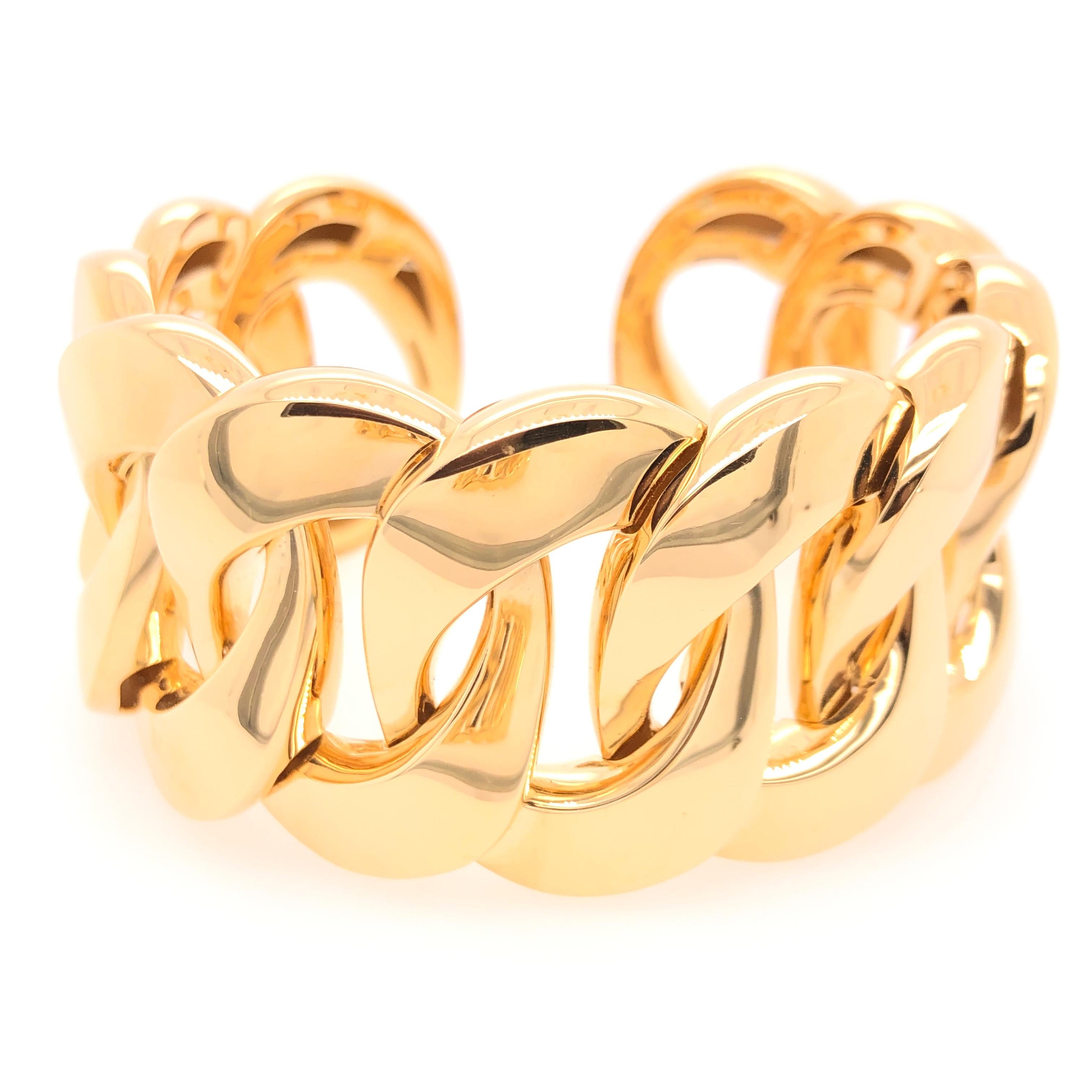 Vaid's 18K yellow gold link cuff adds a sense of strength and grace to whatever you are wearing. We can see this paired with you favorite pair of jeans or complimenting a fine silk gown ready for the opera. You're imagination is the limit!  

Size: