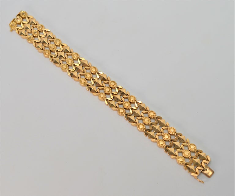 Yellow Gold Link Floral Medallion Pyramid Bracelet For Sale at 1stDibs