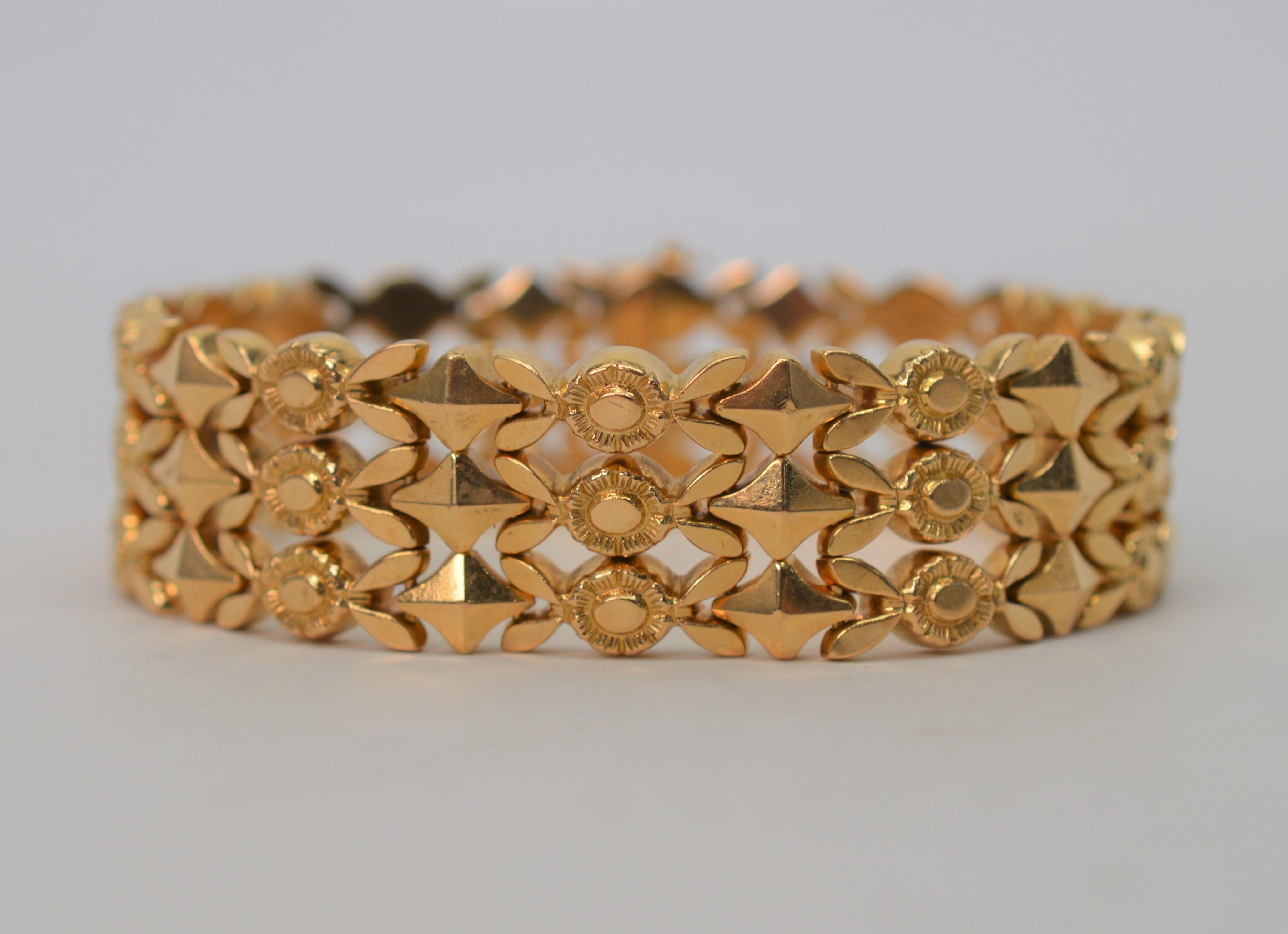 Yellow Gold Link Floral Medallion Pyramid Bracelet For Sale 2