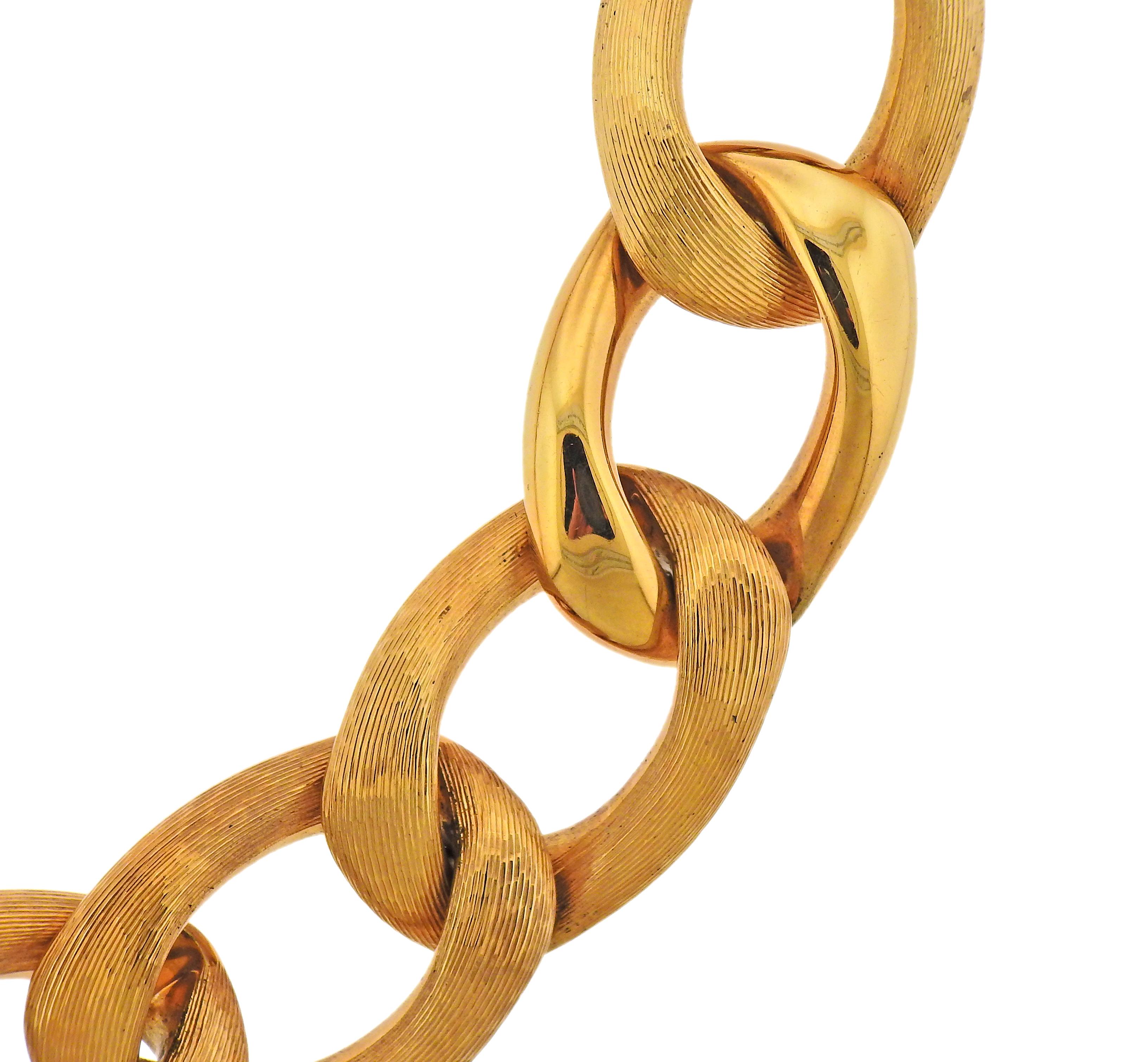 18k yellow gold link necklace. Measuring 18.5