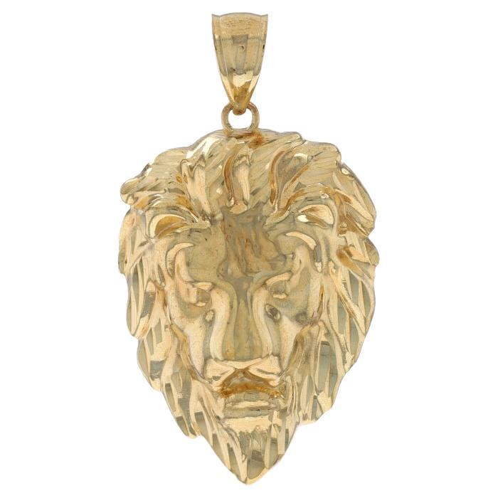 Lion teeth locket in gold Clearance