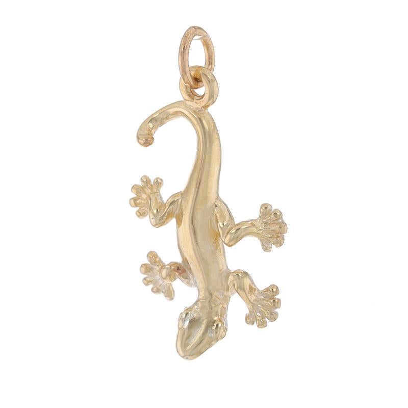 Metal Content: 14k Yellow Gold

Theme: Lizard, Reptile

Measurements

Tall (from stationary bail): 29/32