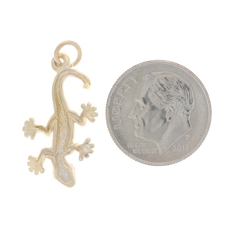Yellow Gold Lizard Charm - 14k Reptile Pendant In Excellent Condition For Sale In Greensboro, NC