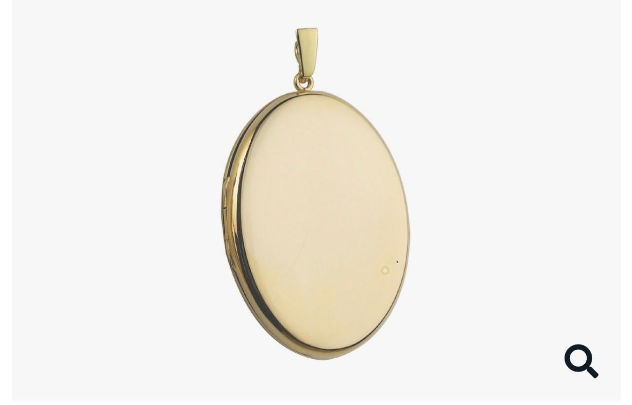 
Un élégant pendentif ovale de 26 mm, réalisé en or jaune rayonnant. Sa silhouette intemporelle et sa finition polie en font une pièce polyvalente - parfaite à porter seule pour une sophistication discrète ou à superposer pour un look moderne et