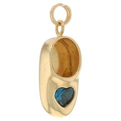 Breloque chaussure Child & Child en or jaune avec topaze bleue de Londres - Pendentif mois de naissance en forme de coeur 14k