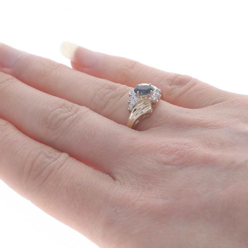 Bague bypass en or jaune avec topaze bleue de Londres et diamant - 14k Oval .76ctw Excellent état - En vente à Greensboro, NC