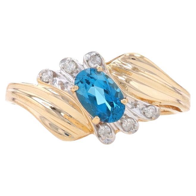 Bague bypass en or jaune avec topaze bleue de Londres et diamant - 14k Oval .76ctw