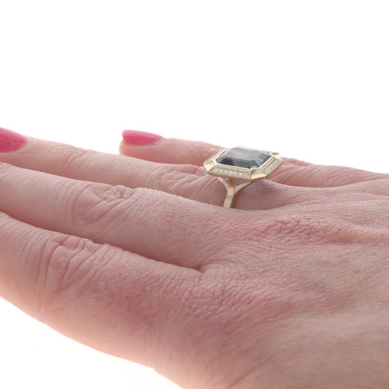Gelbgold Londoner Blautopas Diamant Cocktail Ring - 14k Smaragd 4,33ctw Halo im Zustand „Neu“ im Angebot in Greensboro, NC