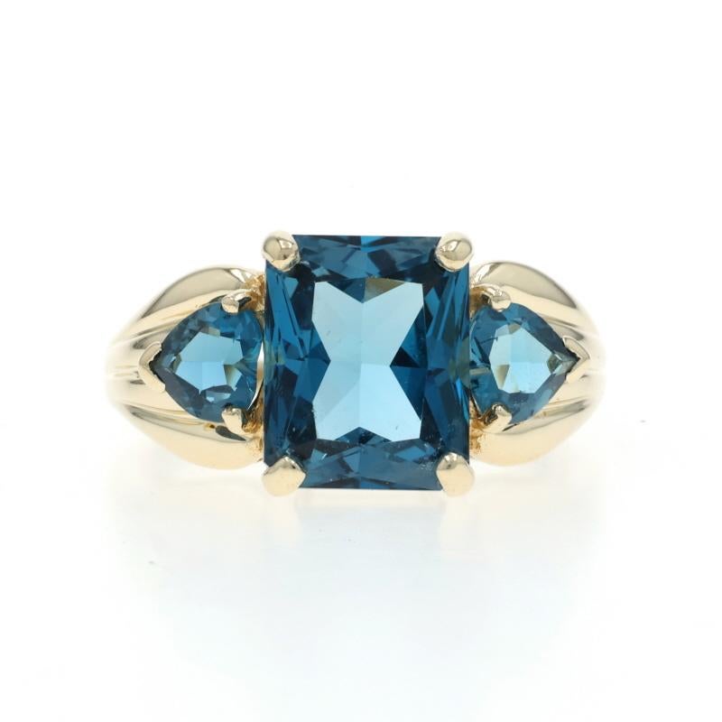 Talla: 6 3/4
Tasa de tallaje: 2 tallas más por 40 $ o 1 talla menos por 40 $.

Contenido de metal: Oro amarillo de 14 quilates

Información sobre Stone

Topacio azul de Londres natural
Tratamiento: Rutinariamente mejorado
Quilate(s) 5,20ctw
Talla: