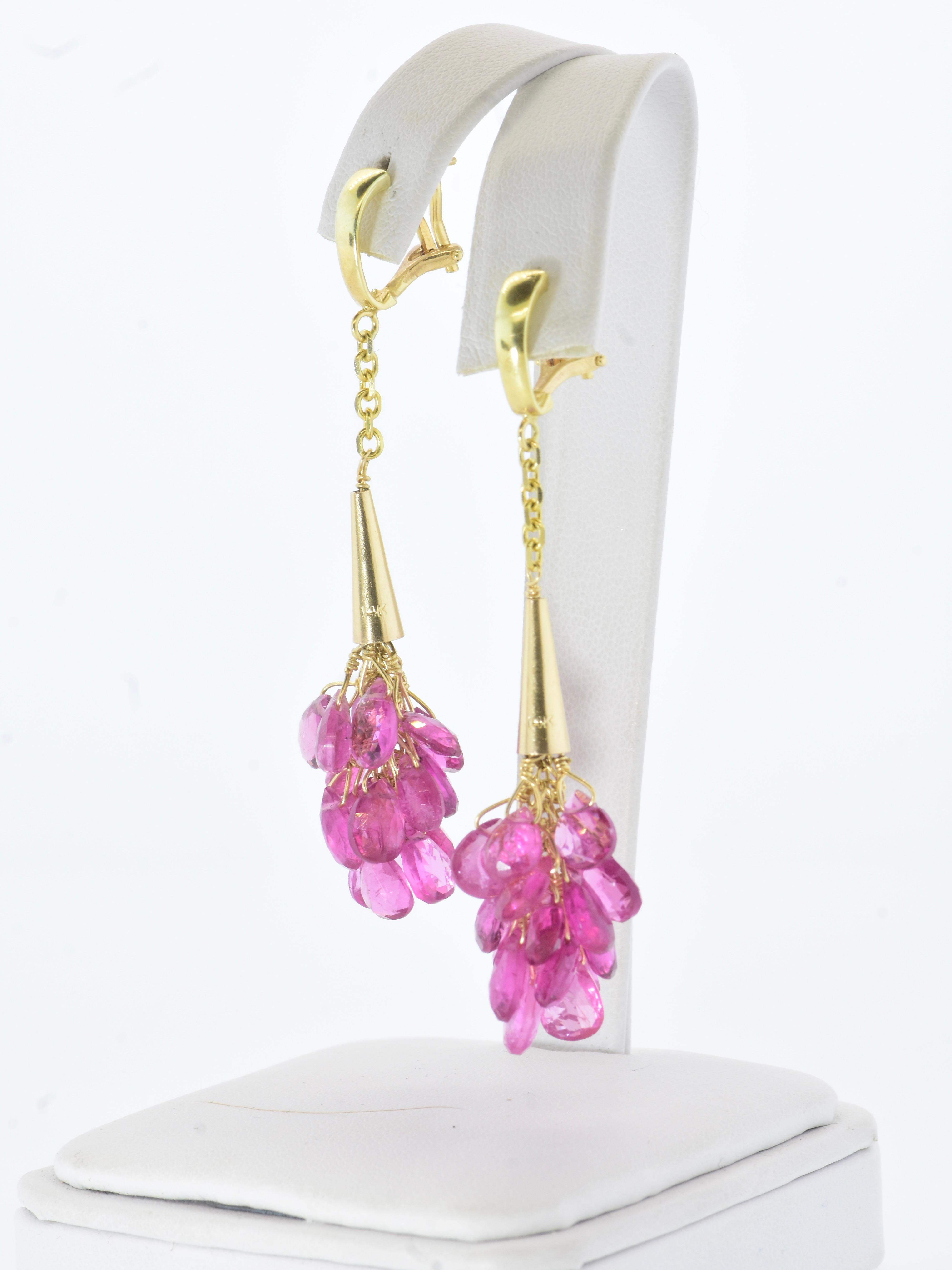 Longues boucles d'oreilles suspendues en or jaune avec tourmaline rose taille briolette Bon état - En vente à Aspen, CO