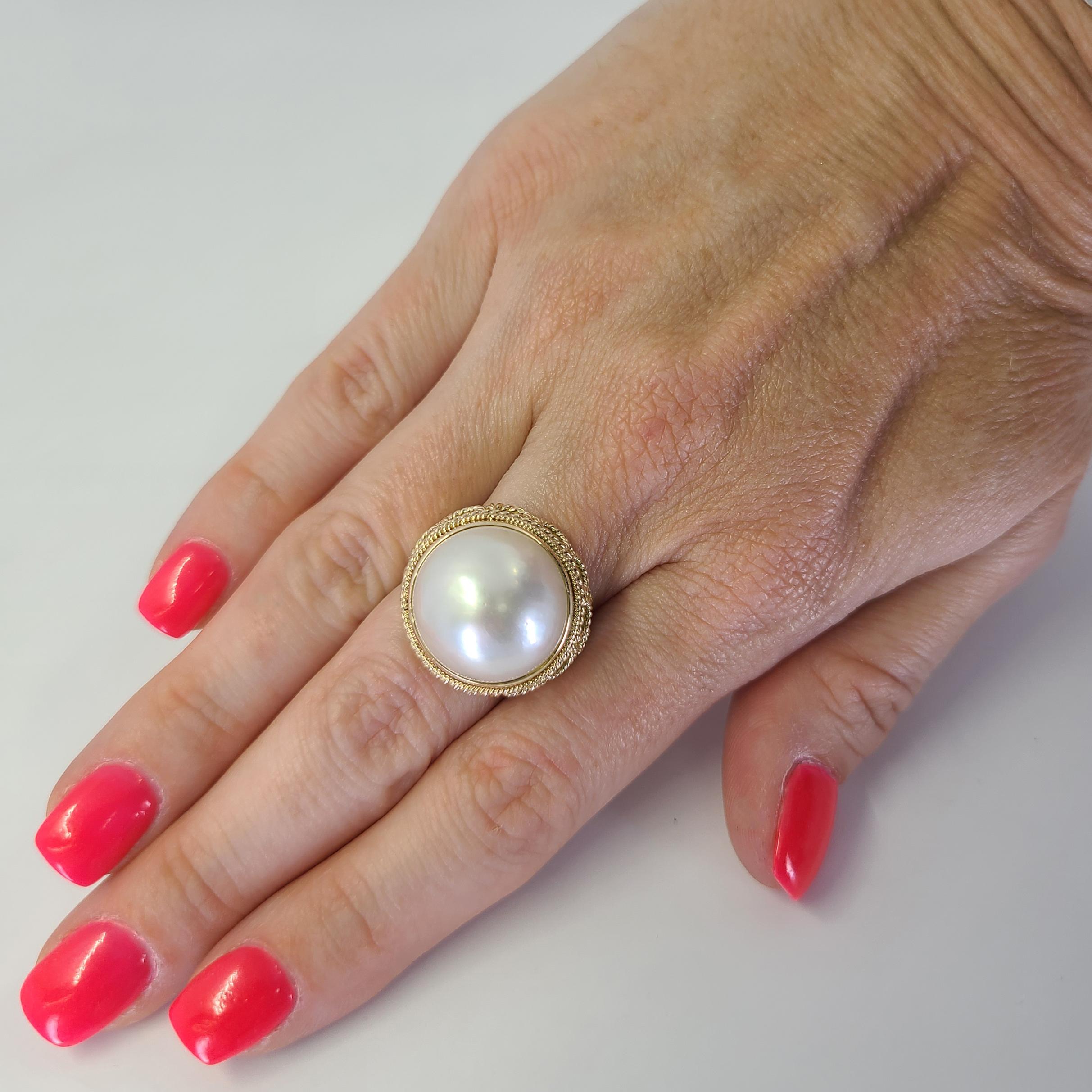 Yellow Gold Mabe Pearl Cocktail Ring In Good Condition For Sale In Coral Gables, FL