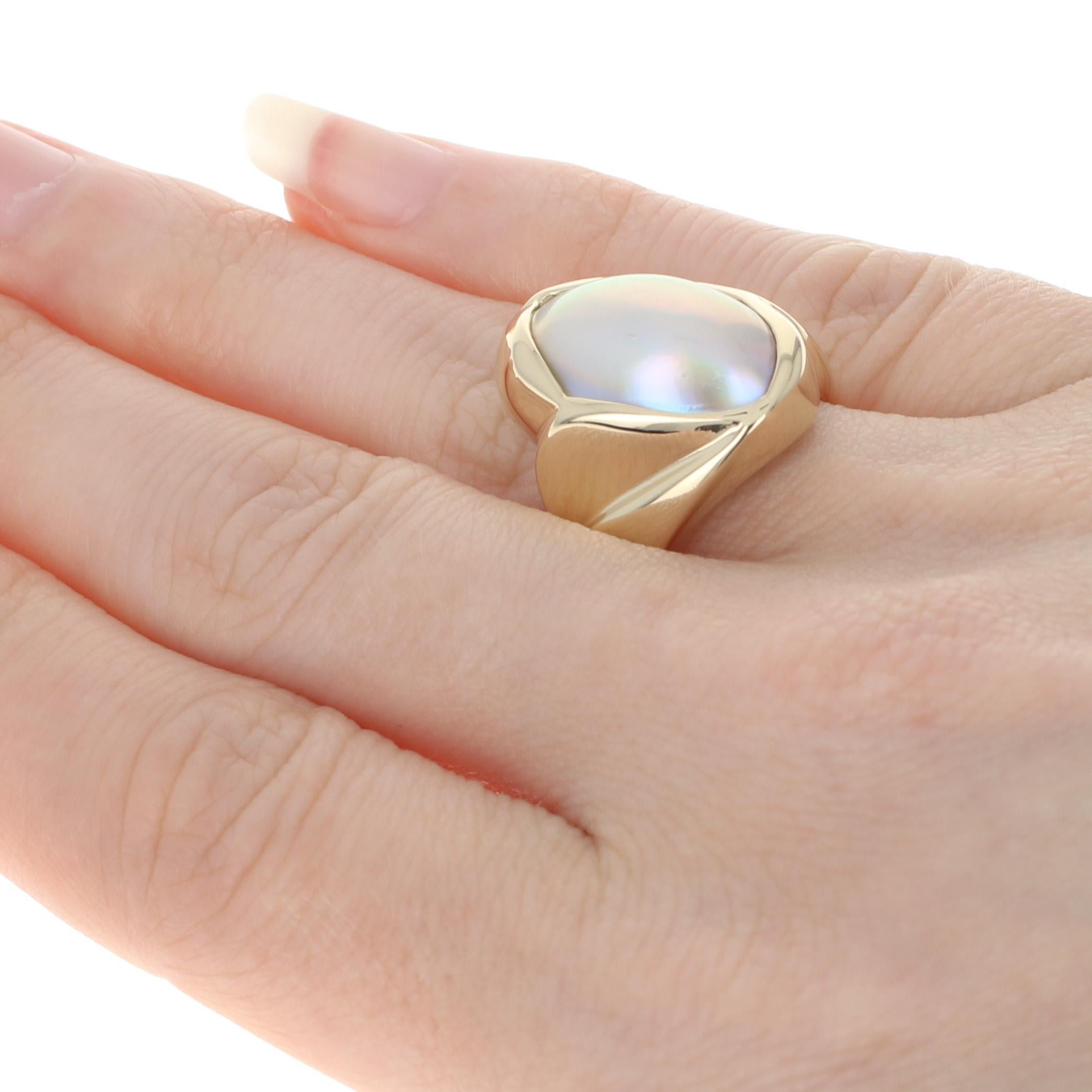 Yellow Gold Mabe Pearl Cocktail Solitaire Ring, 14 Karat Oval Bypass In Excellent Condition In Greensboro, NC