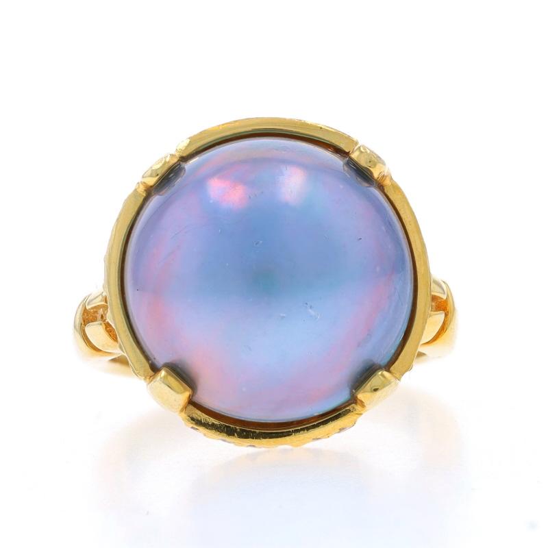 Taille : 6
Frais de taille : Up&Up 3 tailles pour $70 ou Down 1 taille pour $50

Contenu du métal : Or jaune 14k

Informations sur les pierres
Perle de Mabe
Couleur : violet bleuâtre
Diamètre : 14,7 mm

Diamants naturels
Carat(s) : .24ctw
Coupe :