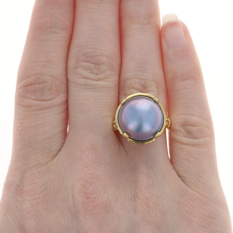 Taille ronde Bague en or jaune avec halo caché en perles de Mabe et diamants - 14k .24ctw en vente
