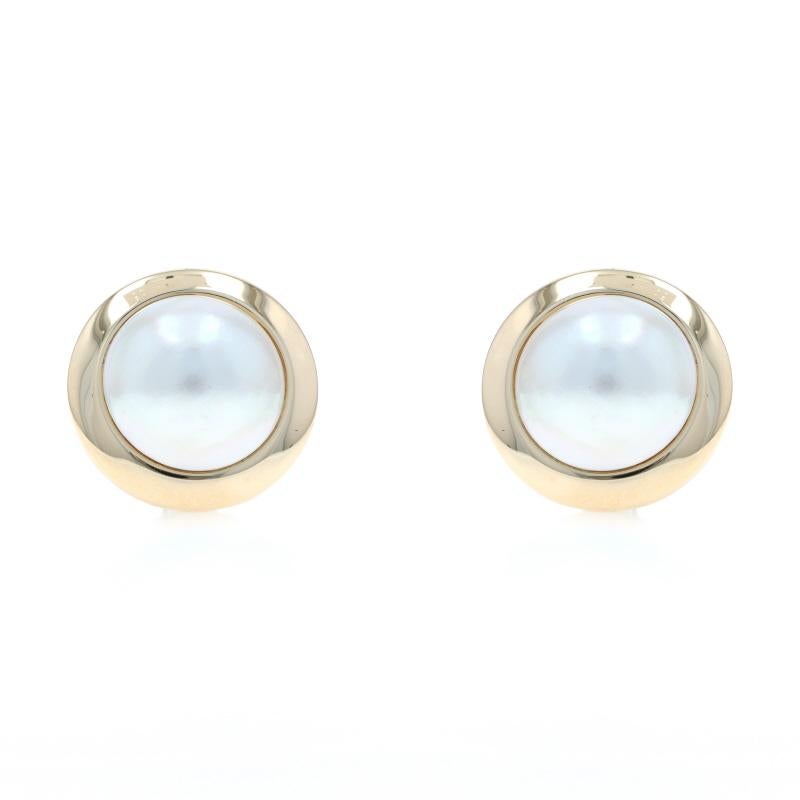 Contenuto metallico: Oro giallo 14k e oro bianco 14k

Informazioni su A. Stone

Perla Mabe coltivata

Stile: Borchia grande
Tipo di chiusura: Chiusure a Omega

Misure

Altezza: 15/16