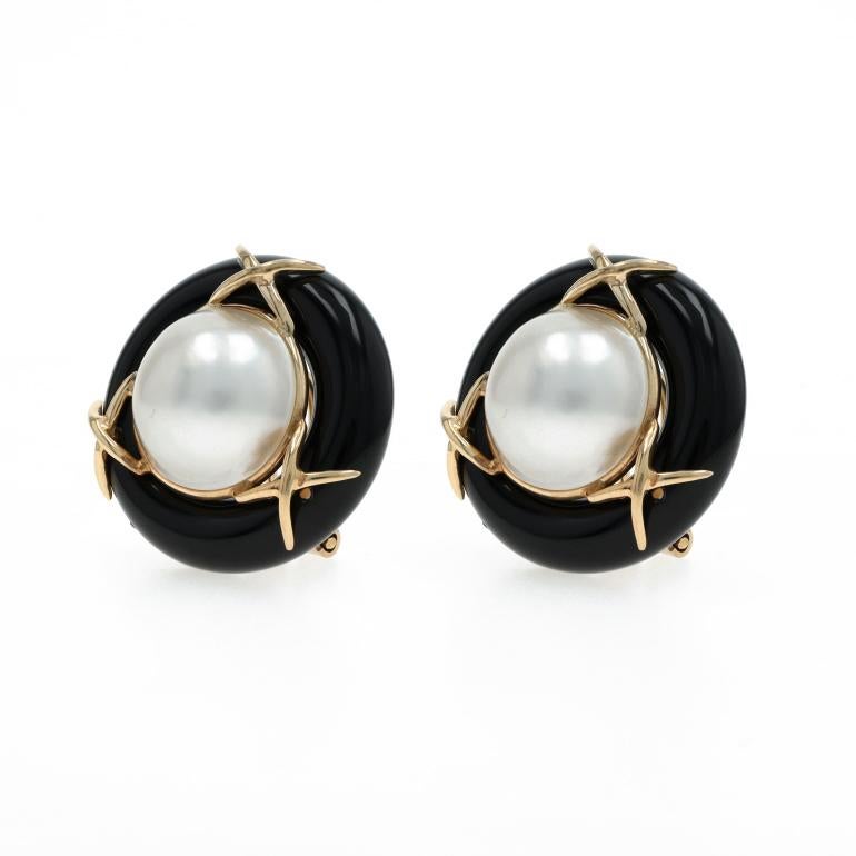 Metallgehalt: 14k Gelbgold

Informationen zu Stein

Mabe-Zuchtperle
Behandlung: Heizung
Schnitt: Briolette

Onyx

Stil: Großer Bolzen
Verschlusstyp: Omega-Verschlüsse
Thema: X, Rund

Messungen

Hoch: 15/16