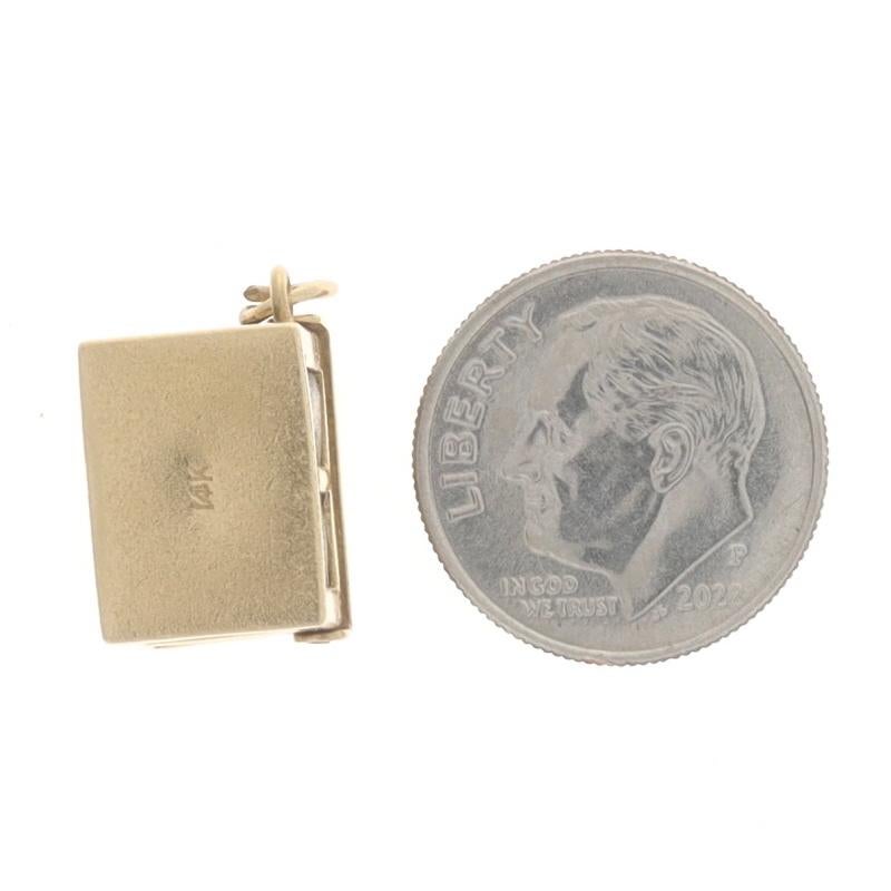 Yellow Gold Mad Money Charm - 14k Emergency $1 Bill U.S. Currency Opens In Excellent Condition For Sale In Greensboro, NC