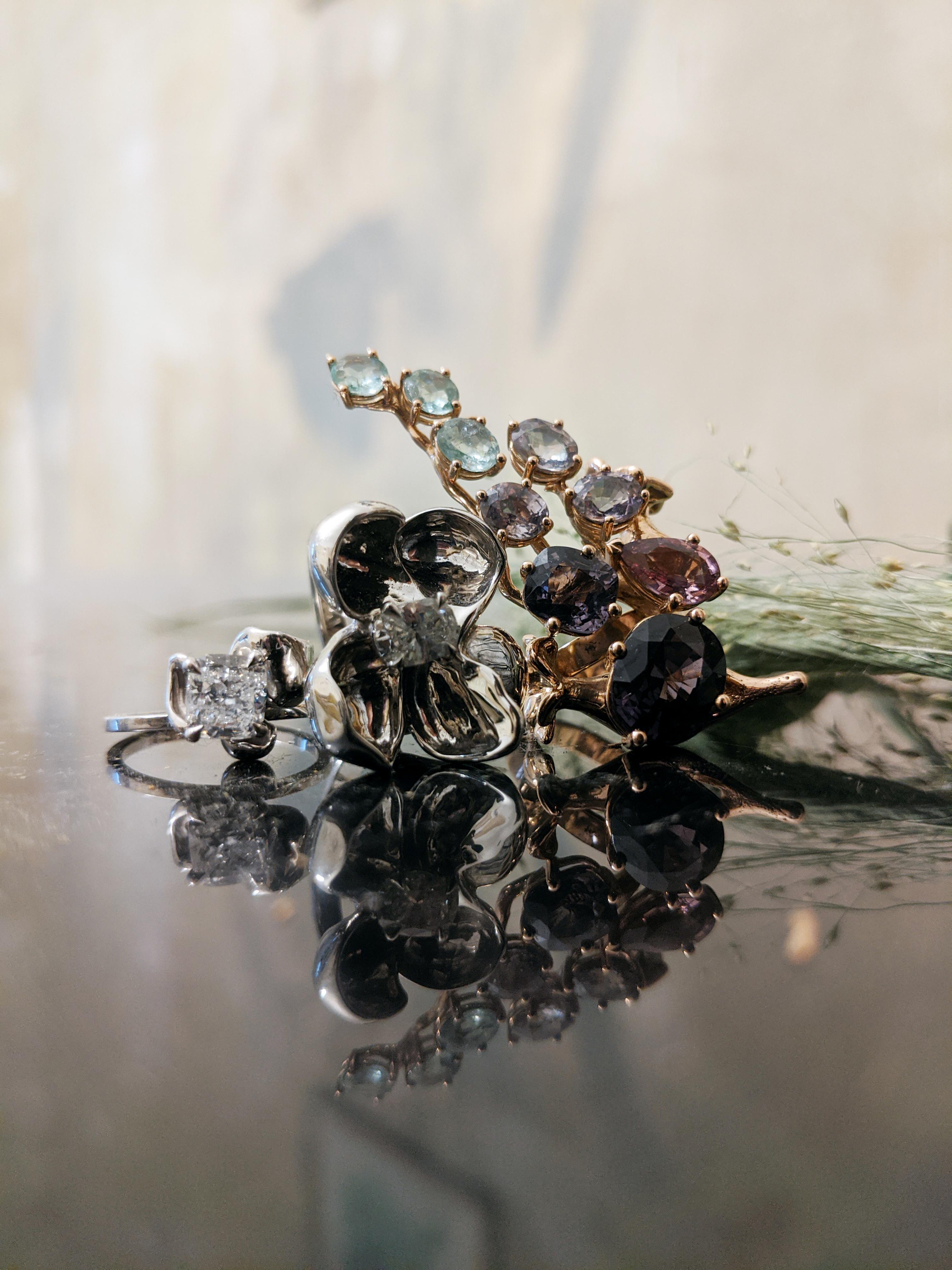 Verlobungsring aus Gelbgold mit Magnolien und einem Karat gelbem Diamant im Angebot 4