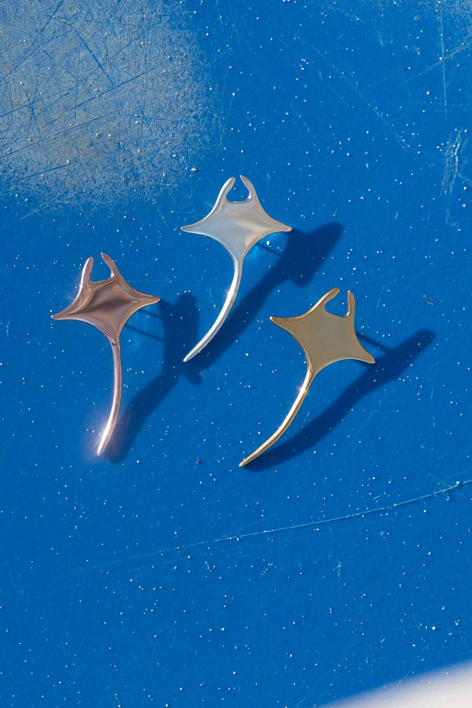 Women's or Men's Yellow Gold Manta Ray Charm - 10kt For Sale