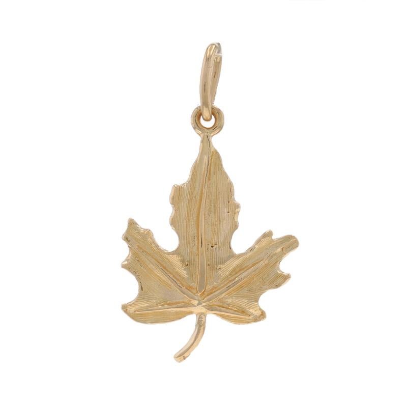 Contenu du métal : Or jaune 14k

Thème : Feuille d'érable
Caractéristiques : Texture brossée

Mesures

Grandeur (à partir de la baille stationnaire) : 29/32