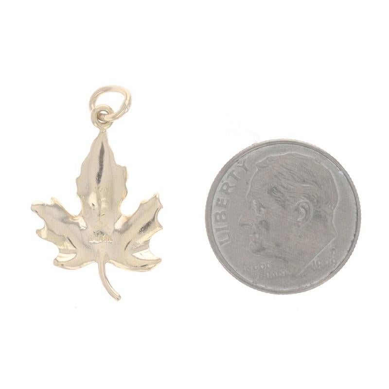 Pendentif feuille d'érable en or jaune - 14k Foliage Pour femmes en vente