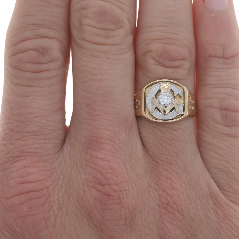 Anillo de oro amarillo masónico de la logia azul para hombre - 10k Diamante redondo .33ct Corte redondo en venta
