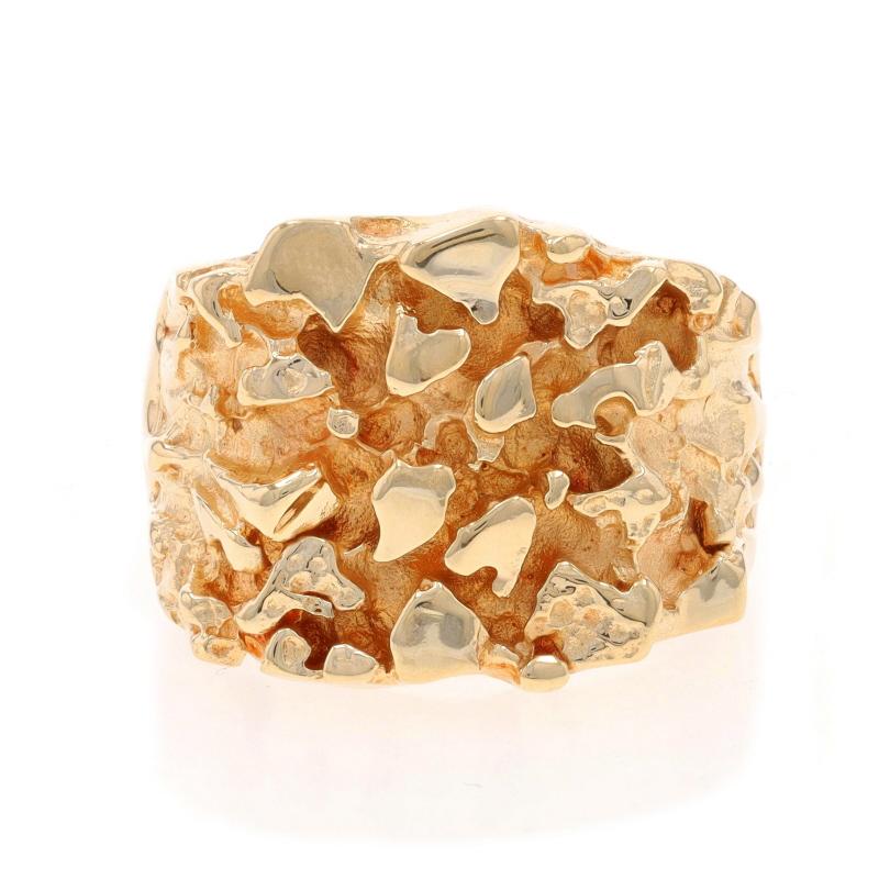 Größe: 9 1/2
Gebühr für Größenanpassung: Up 3 Größen für $100 oder Down 2 Größen für $50

Metallgehalt: 14k Gelbgold

Stil: Statement
Merkmale: Nugget-Texturierung

Messungen

Höhe der Fläche (von Norden nach Süden): 11/16