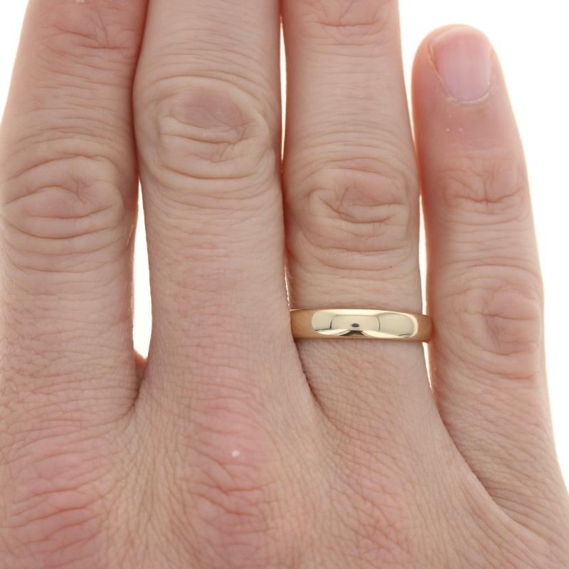 Size: 9 1/2
Sizing Fee: Down 2 sizes for $30 or up 2 sizes for $40

Metal Content: 14k Yellow Gold

Style: Wedding Band without Stones
Features: Comfort Fit Interior

Measurements
Face Height (north to south): 3/16