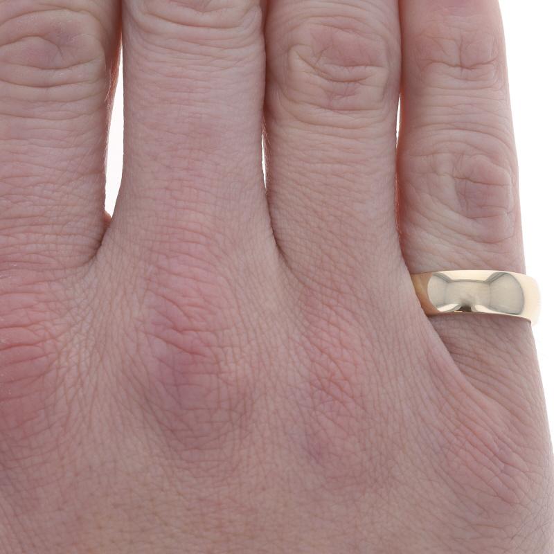 Yellow Gold Men's Wedding Band - 14k Comfort Fit Ring In Excellent Condition For Sale In Greensboro, NC