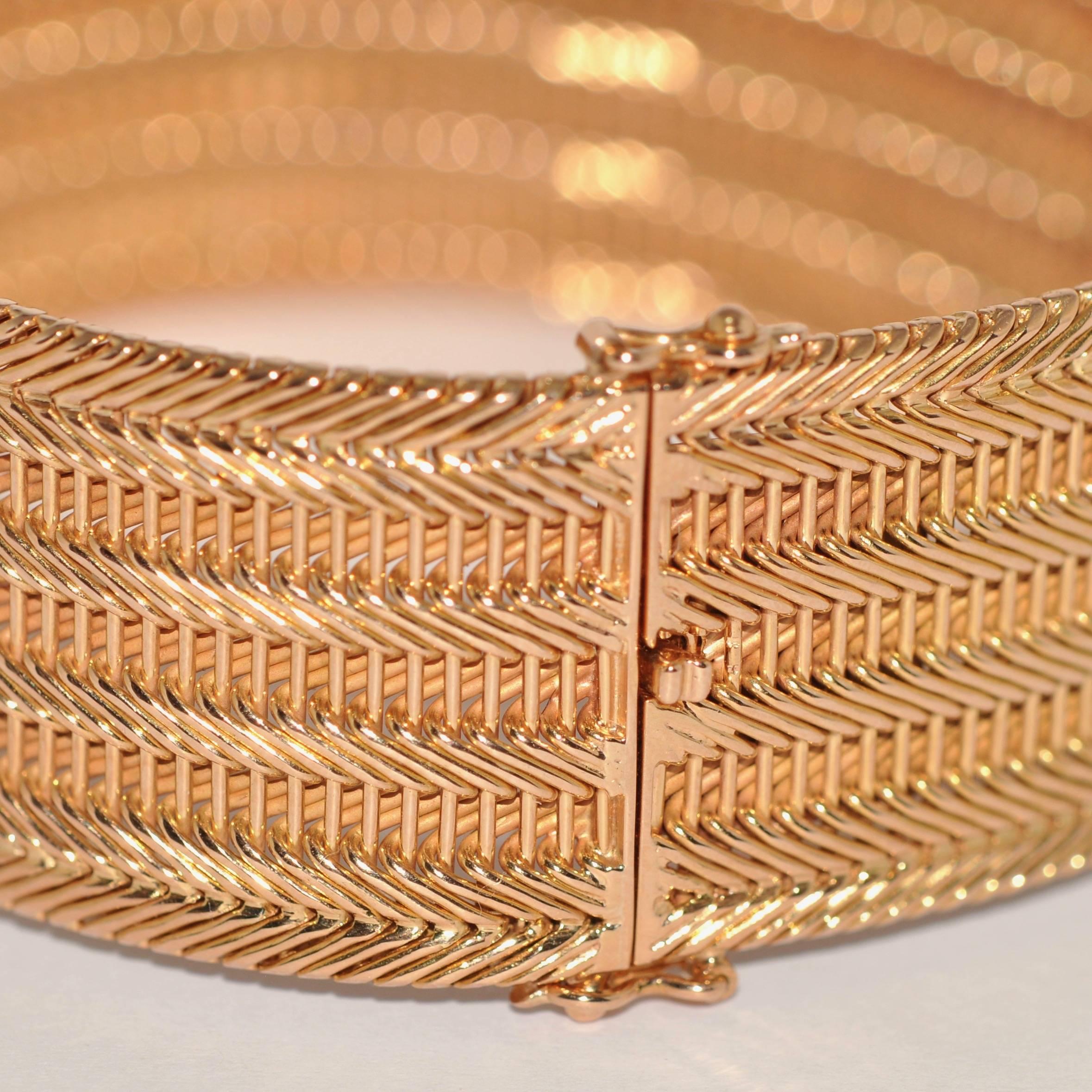 Yellow Gold Mesh Rigid Bracelet In Excellent Condition In Vannes, FR