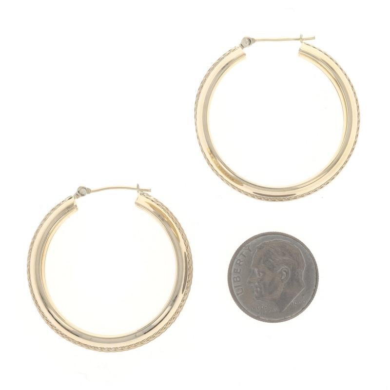 Boucles d'oreilles en or jaune à rayures en maille 14k Chaîne percée Pour femmes en vente