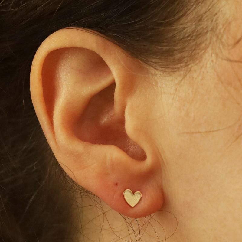 Donna Orecchini a perno a cuore in oro giallo 14k Love Pierced in vendita