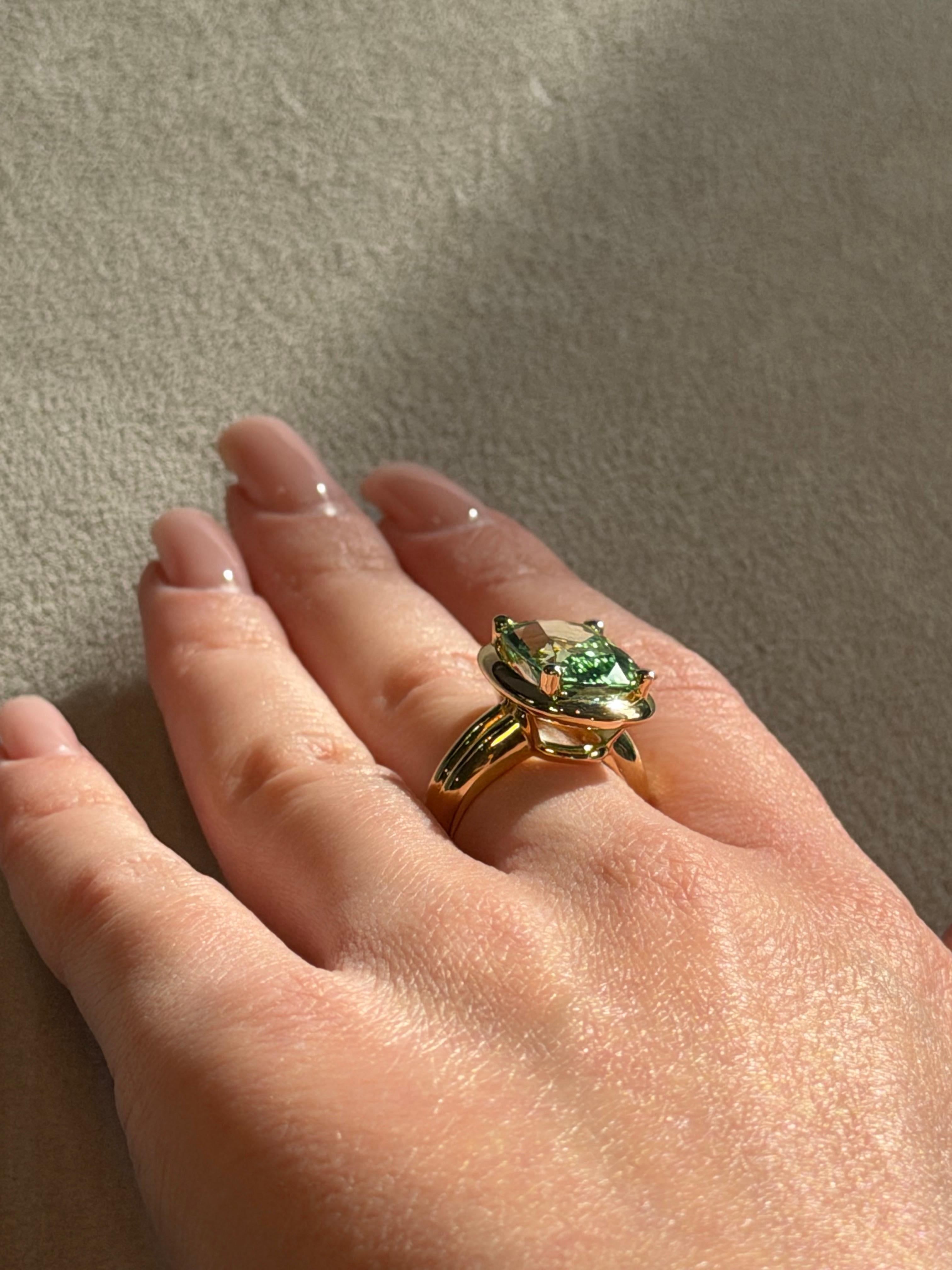 Gelbgold Mintgrüner Turmalin Moderner breiter Bandring im Zustand „Neu“ im Angebot in Marlow, GB