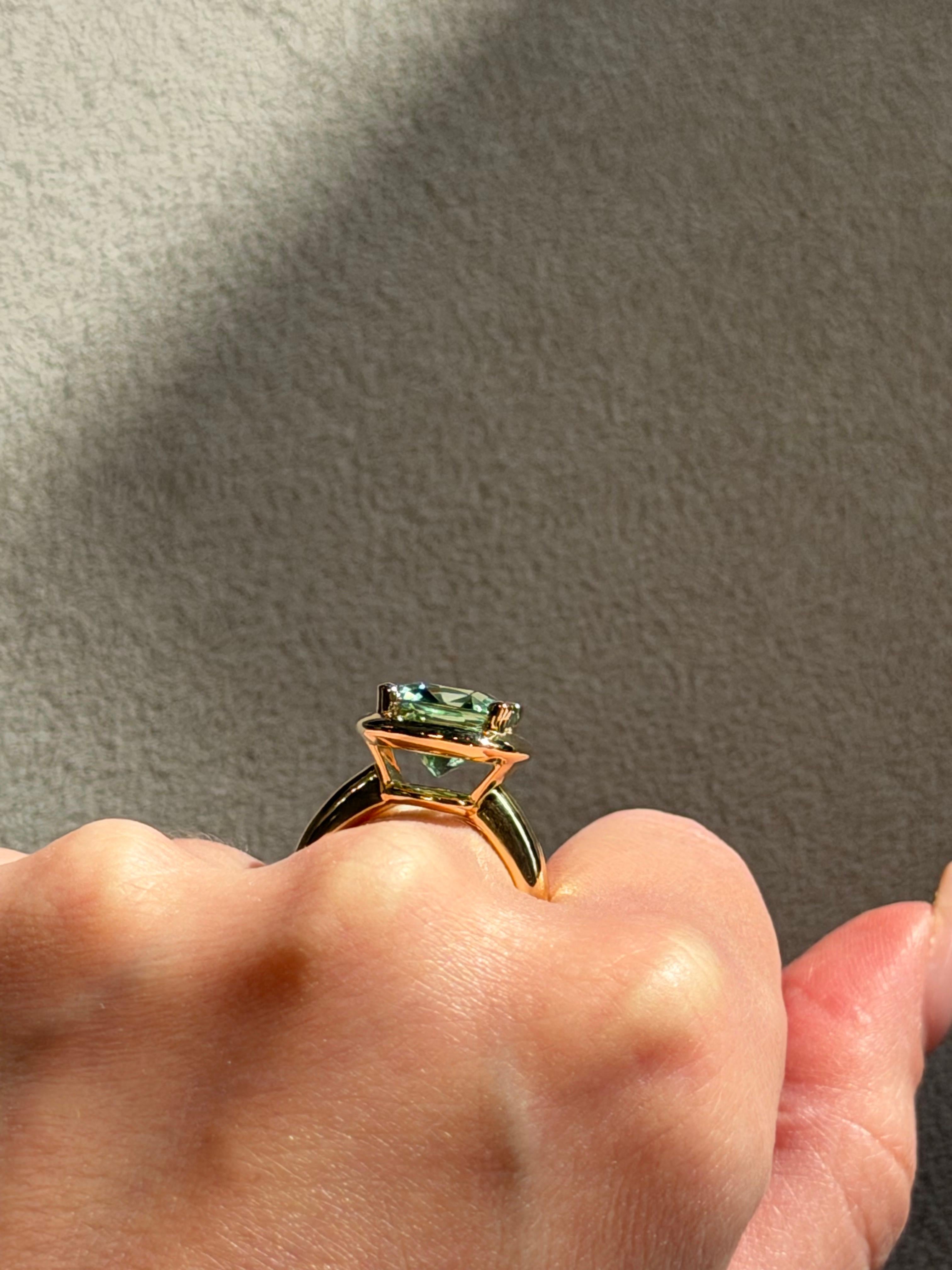 Gelbgold Mintgrüner Turmalin Moderner breiter Bandring Damen im Angebot