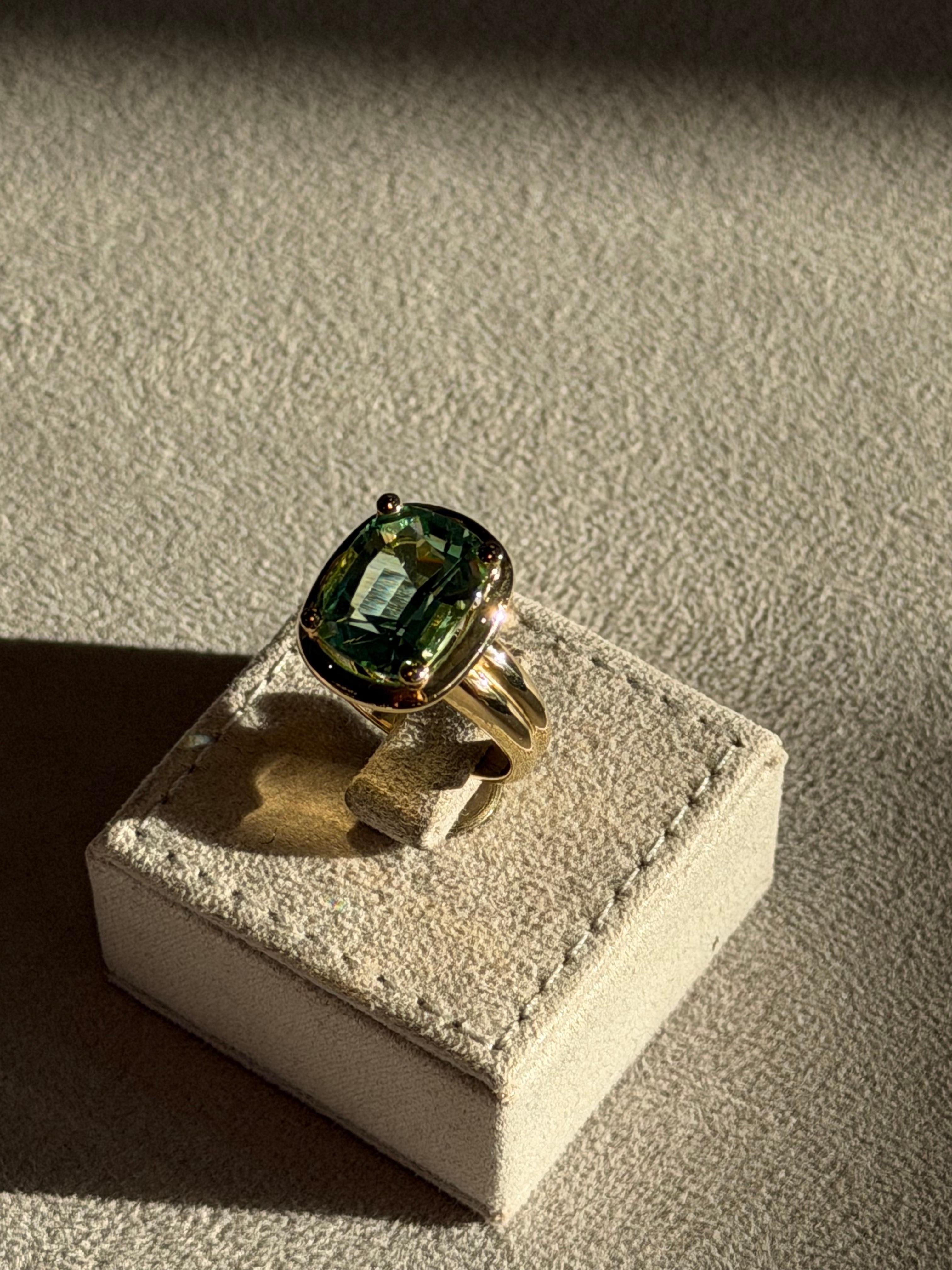 Gelbgold Mintgrüner Turmalin Moderner breiter Bandring im Angebot 4