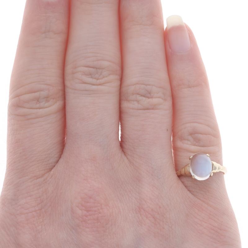 Oval Cut Yellow Gold Moonstone Vintage Solitaire Ring - 14k Oval Cabochon 1.95ct For Sale