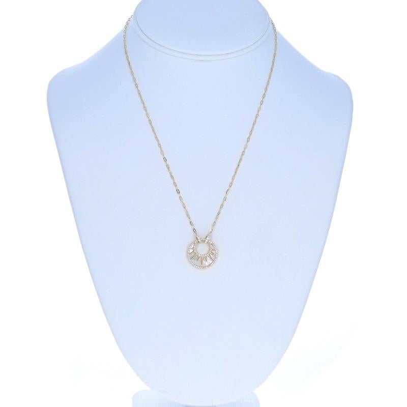 Taille simple Collier céleste en or jaune nacre et diamant - 14k .26ctw Ajustable en vente