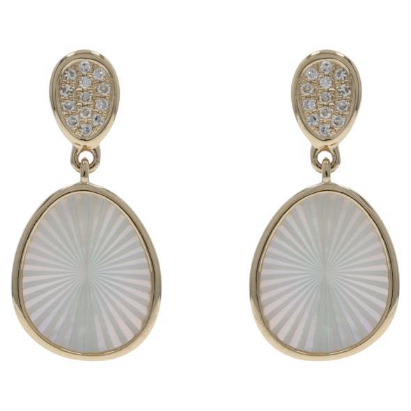 Boucles d
oreilles pendantes en or jaune nacre et diamant - 14k sculpté et percé