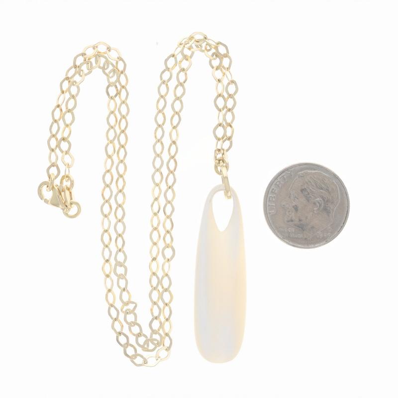 Yellow Gold Mother of Pearl Solitaire Pendant Necklace 16 3/4