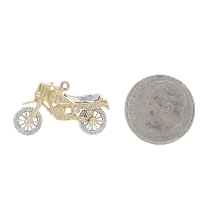 Breloque moto en or jaune - 14k Wheels Move Pour femmes en vente