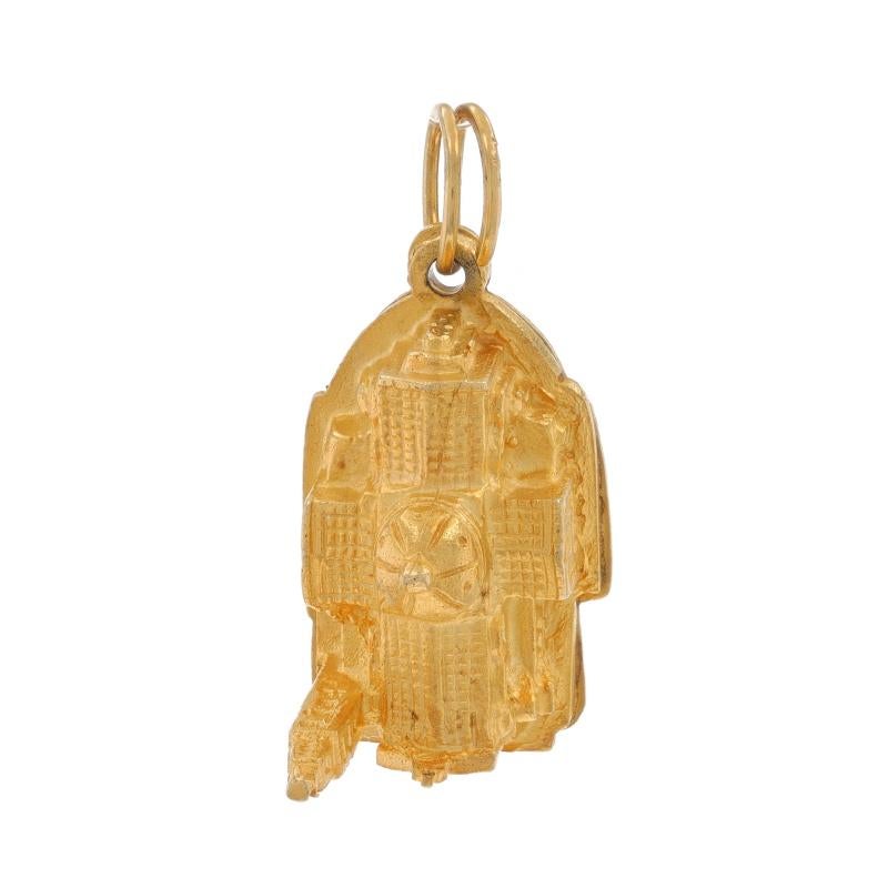 Yellow Gold National Shrine of the Immaculate Conception Charm 14k Washington DC In Excellent Condition For Sale In Greensboro, NC