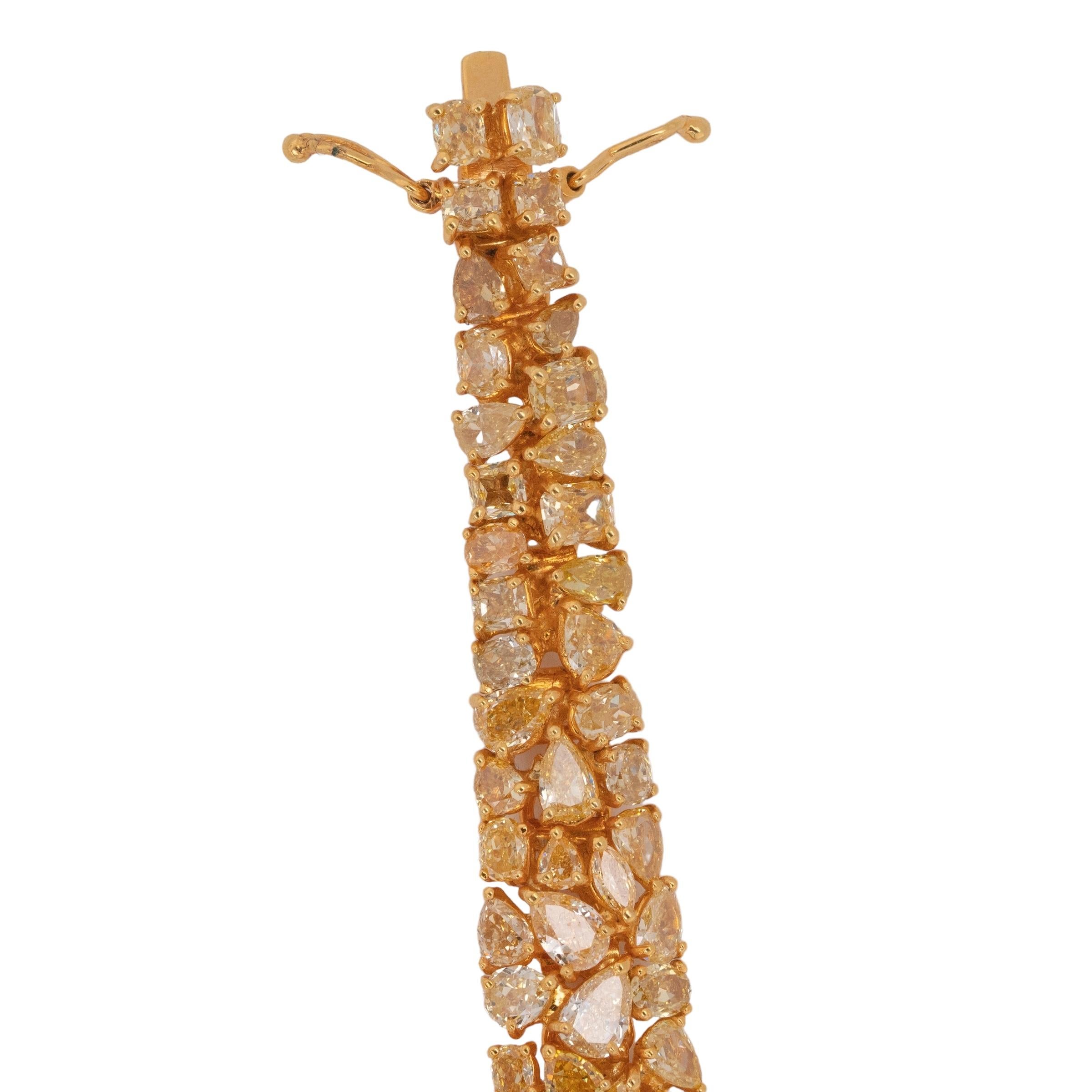 Gelbgold Natürliches Diamantarmband mit gemischtem Schliff in drei Reihen im Zustand „Neu“ in Boca Raton, FL