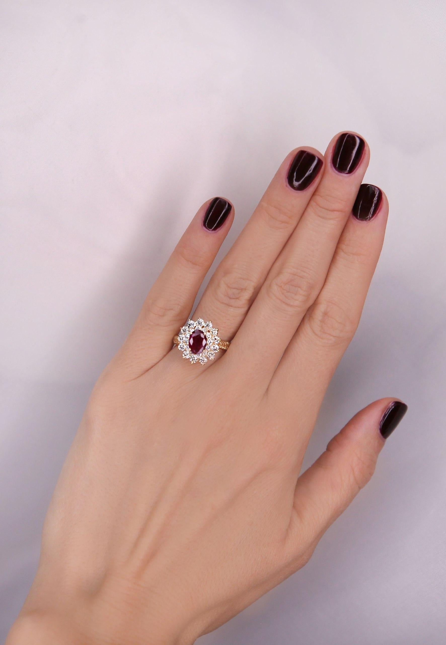 Yellow Gold Natural Ruby Diamond Ring for Her In New Condition For Sale In Montreux, CH